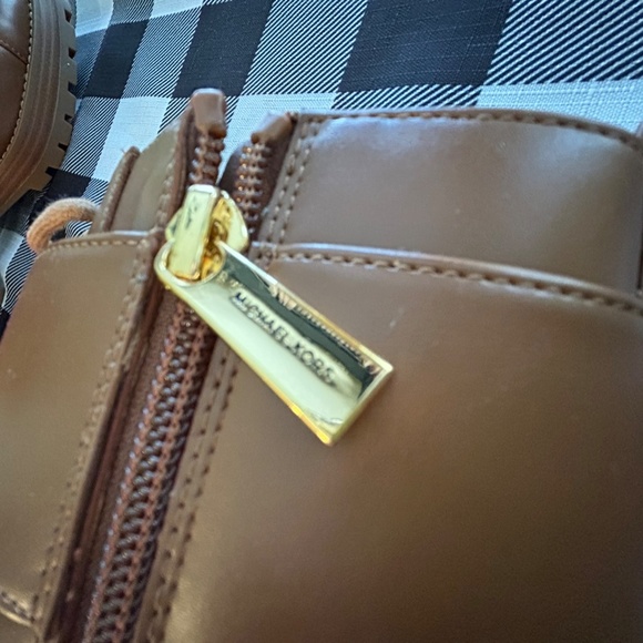 NWOB Michael Kors Tatum Tan Leather Boots w/Buckles - Picture 5 of 15